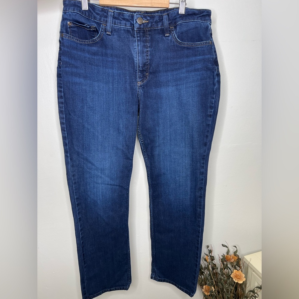 Lee - Regular Fit - Mid Rise - Straight Leg Jeans